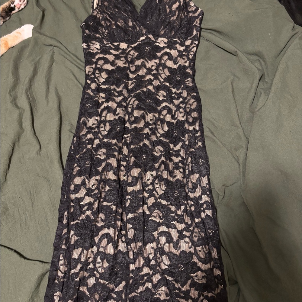Chic Black Lace Midi Dress